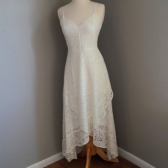 White Lace Dressthe room - Picture 1 of 6